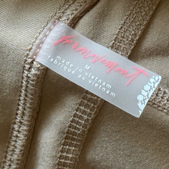 FREE PEOPLE FP Movement Out of Your League Leggings Clay M NWT $88 Retail - Picture 12 of 13
